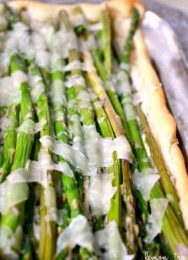 Asparagus Crescent Squares are made with fresh asparagus paired with creamy Parmesan-Peppercorn cheese and crescent bread. A perfect side dish for Easter or a delicious appetizer for brunch!
