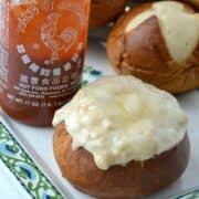 These Sriracha Tuna Pretzel Bowls will be a quick lunchtime meal. This 5 ingredient hot pocket meal also doubles as a quick snack or game day appetizer. Yum!