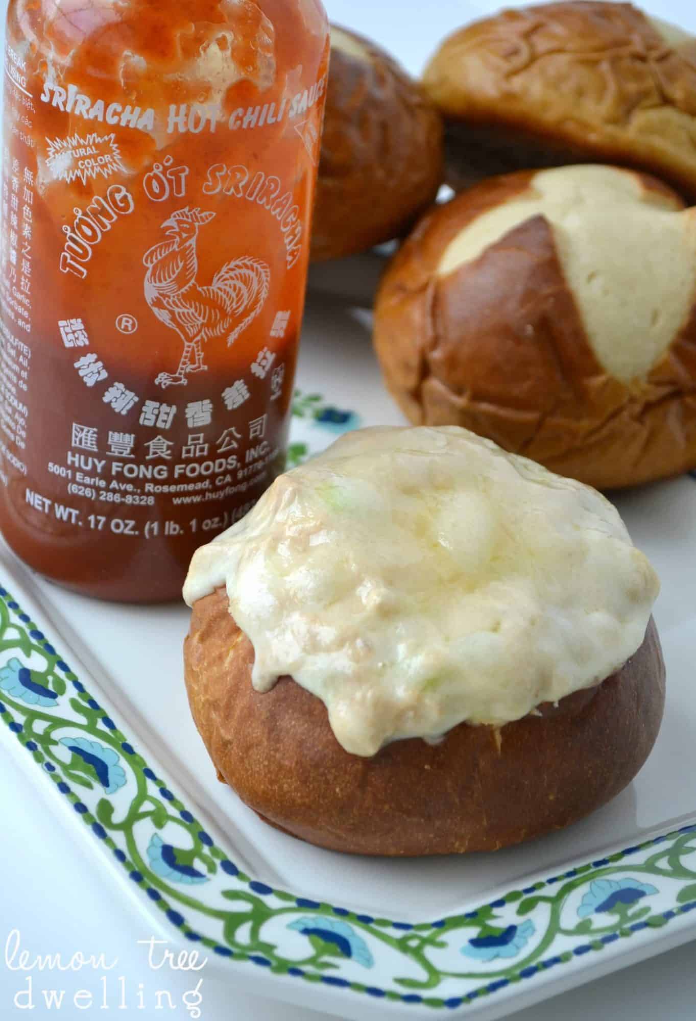 These Sriracha Tuna Pretzel Bowls will be a quick lunchtime meal. This 5 ingredient hot pocket meal also doubles as a quick snack or game day appetizer. Yum!