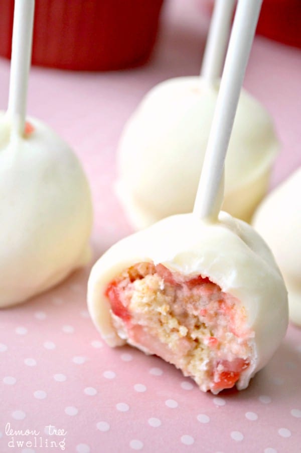 Strawberry Shortcake Pops! All the flavors of your favorite summer dessert in cake pop form!