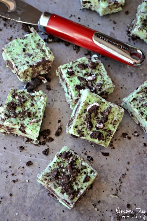 No-Bake Mint Oreo Fudge - Lemon Tree Dwelling No-Bake Mint Oreo Fudge is a quick and easy dessert ready to share with others. This 5 minute treat is a rich and creamy peppermint fudge filled and sprinkled with chocolatey Oreo cookies.