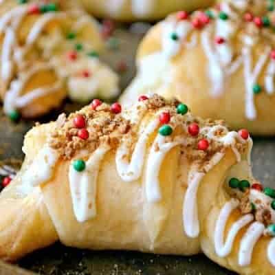 White Chocolate Gingerbread Crescent Rolls are a 5-minute decadent breakfast roll. Chocolate, cream cheese, gingersnap. A perfect holiday breakfast treat!