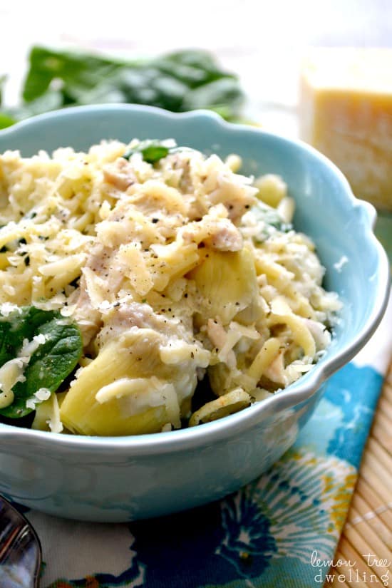 Pasta Recipe - Delicious Chicken Spinach and Artichoke Pasta. This recipes is easy and delicious.