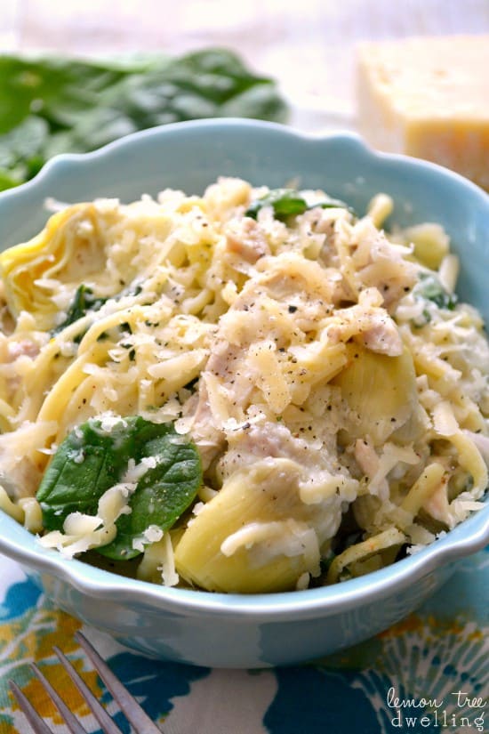 Pasta Recipe - Delicious Chicken Spinach and Artichoke Pasta. This recipes is easy and delicious.