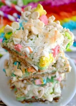 These Lucky Charms Magic Bars are a magical dessert for everyone!