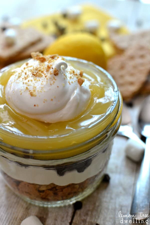 Lemon Meringue S'mores Parfaits - such a fun, refreshing twist on a classic!