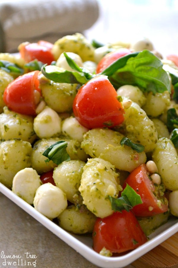 Pesto Caprese Gnocchi  - just 6 ingredients to the perfect summer dish!
