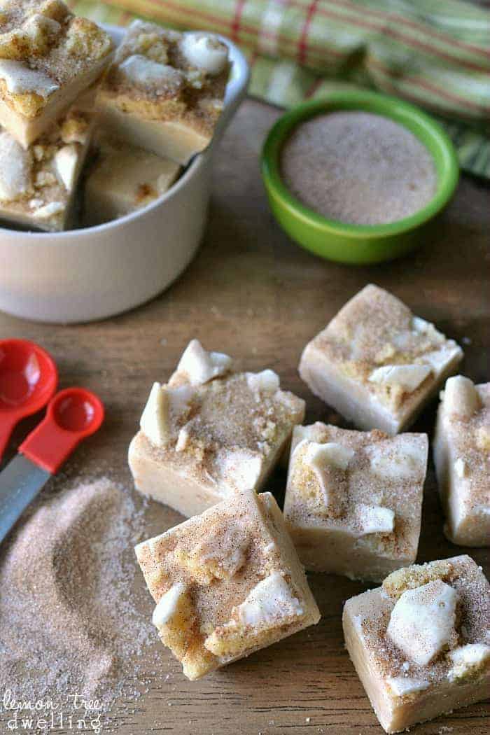 Snickerdoodle Fudge that tastes just like REAL snickerdoodle cookies! So rich and full of cinnamon, this quick and easy fudge recipe is a delicious treat!