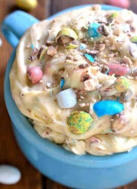 This Robins Egg Dip is smooth and creamy and with just 4 ingredients, it will be the perfect sweet treat! This quick dessert is a great addition to your Easter