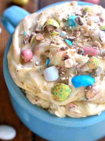 This Robins Egg Dip is smooth and creamy and with just 4 ingredients, it will be the perfect sweet treat! This quick dessert is a great addition to your Easter