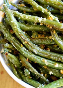 Parmesan Roasted Green Beans are a delicious way to enjoy fresh green beans! Perfect for holidays, dinners, or a healthy snack.