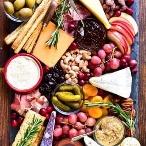 How To Build The Perfect Vegetarian Cheese Board