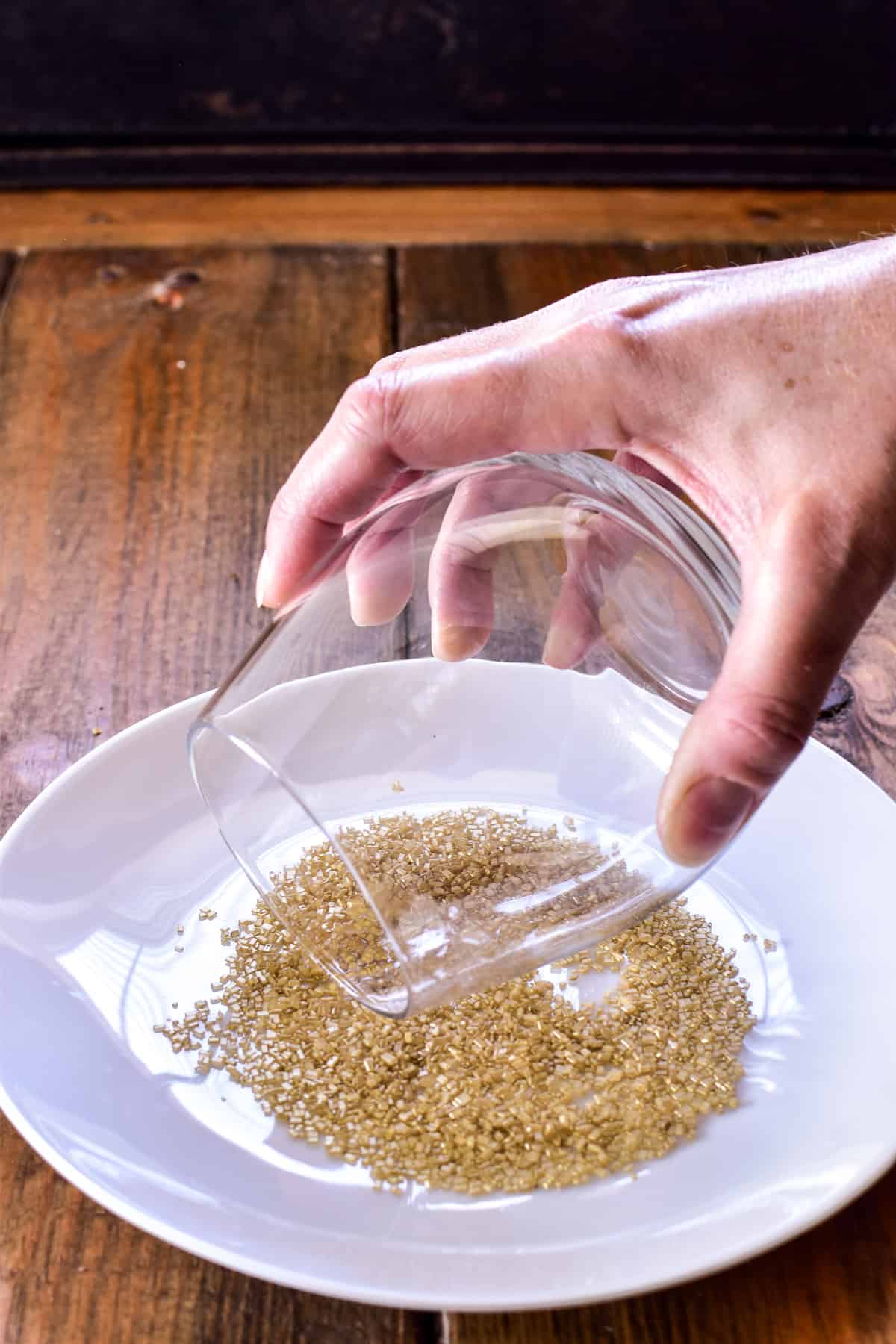 How to rim a glass with sugar